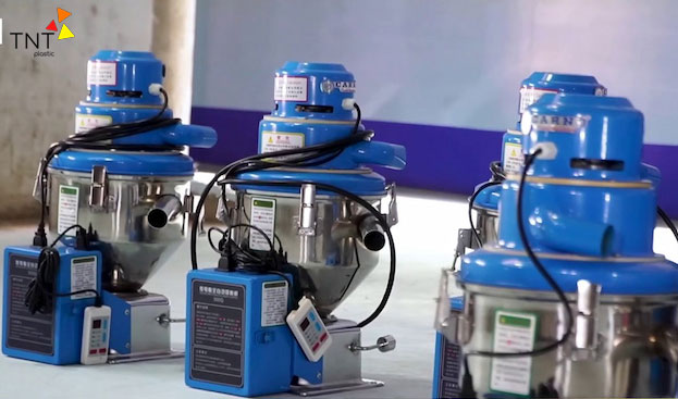 Máy hút liệu tự động giúp vận chuyển liệu nhanh chóng, giảm hao hụt