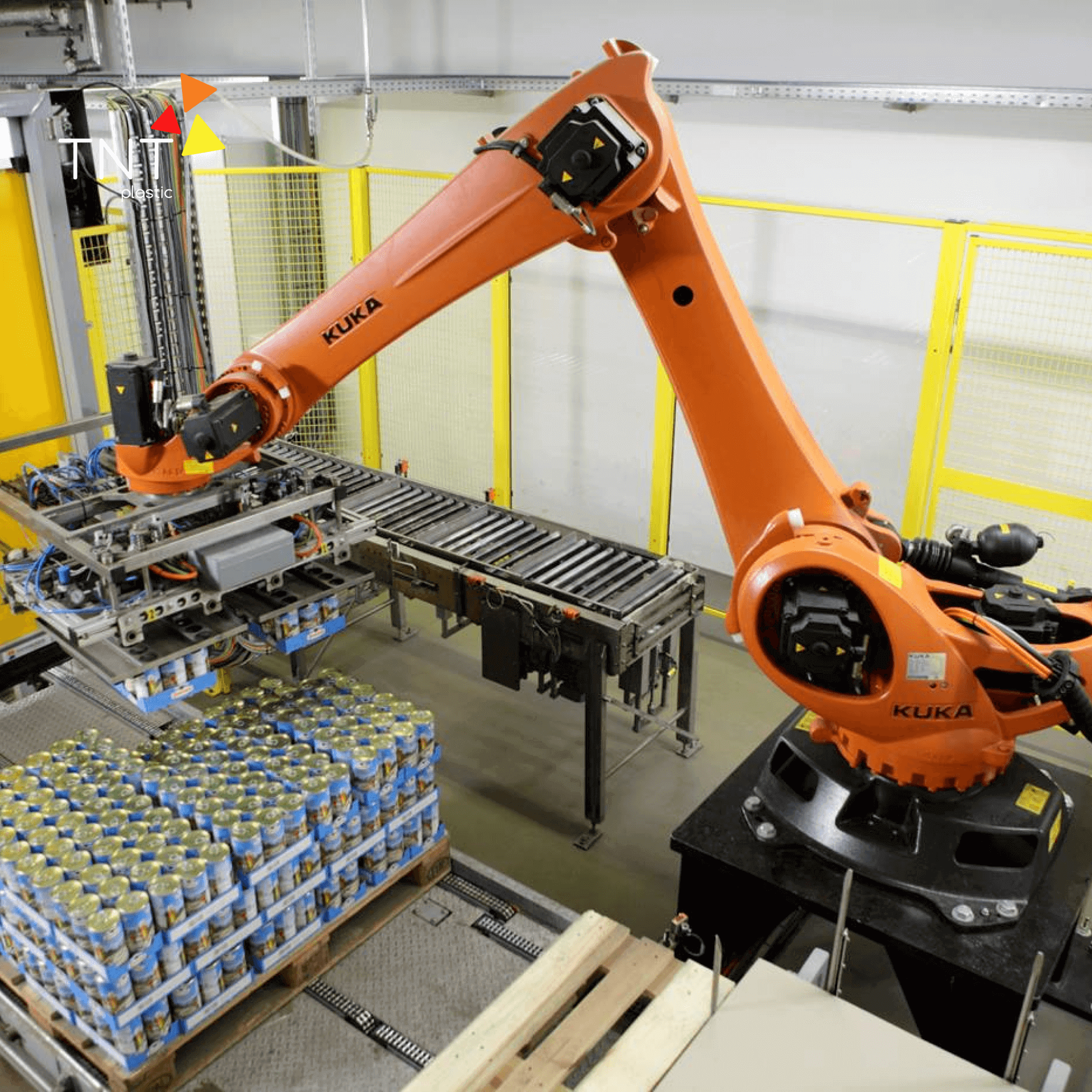 cánh tay robot gắp sản phẩm được ứng dụng nhiều trong sản xuất