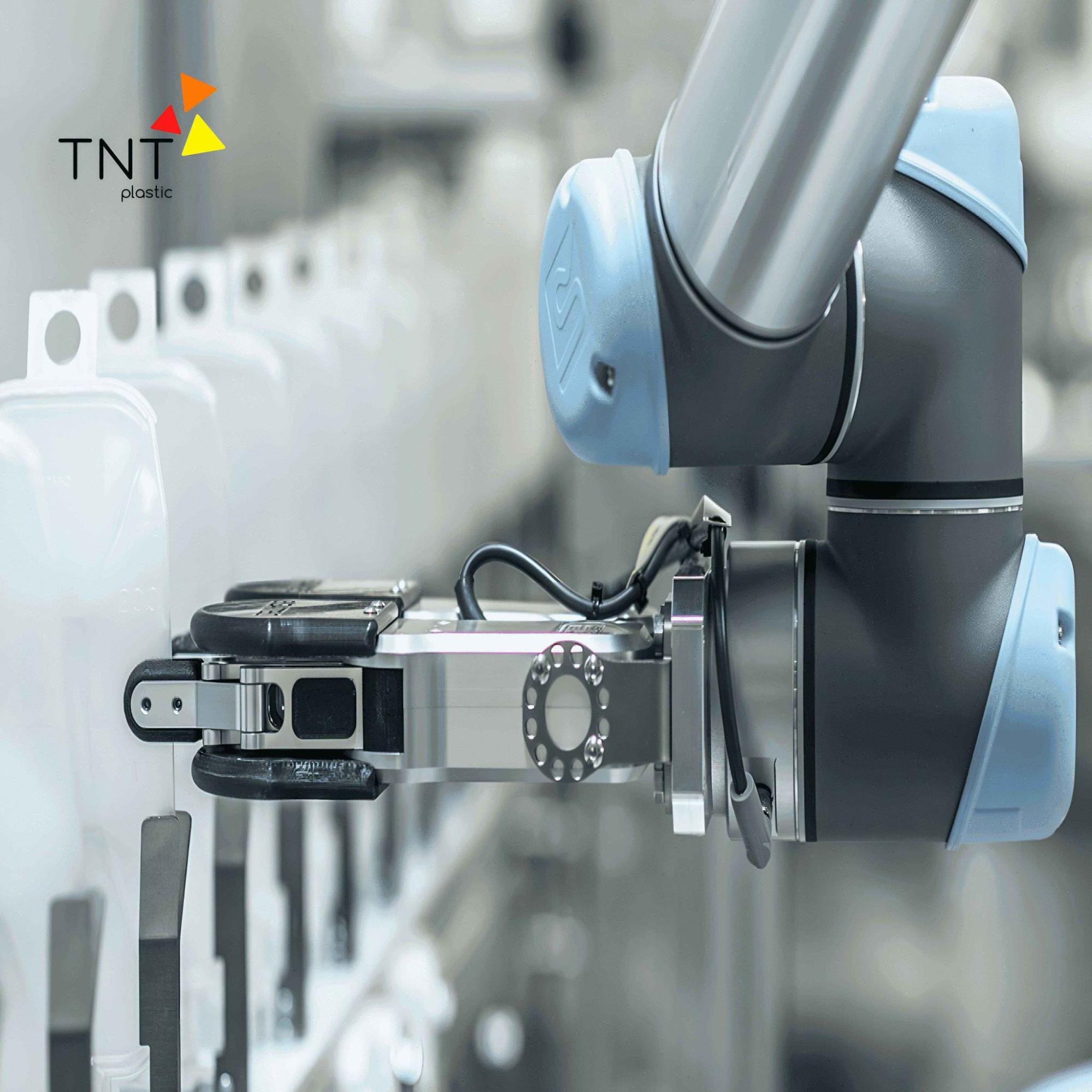 Tìm hiểu về cánh tay robot công nghiệp ngành nhựa