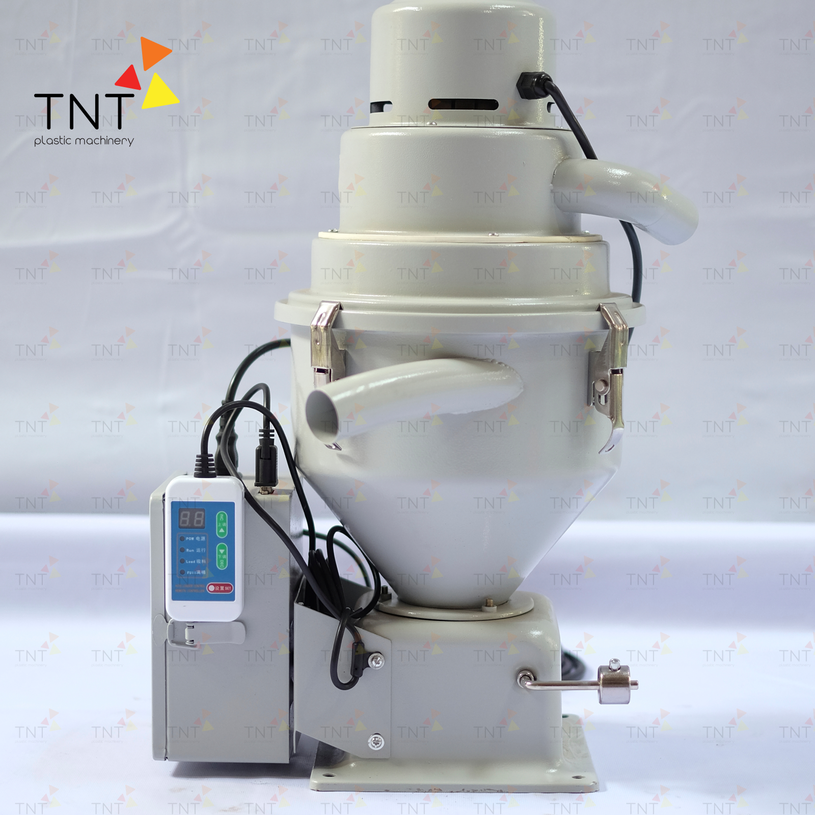 Sơ lược về máy hút nguyên liệu nhựa trong sản xuất
