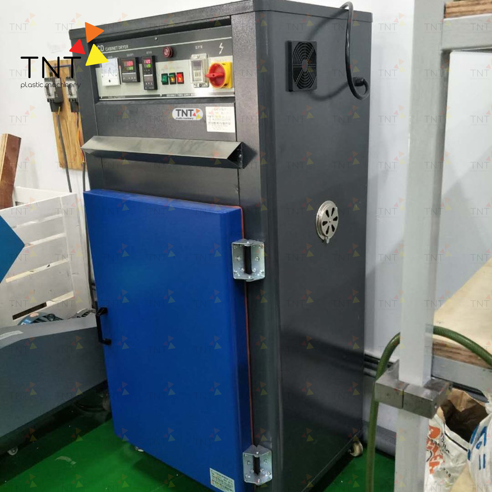 Tủ sấy nhựa được cung cấp bởi Trung Nguyên TNT