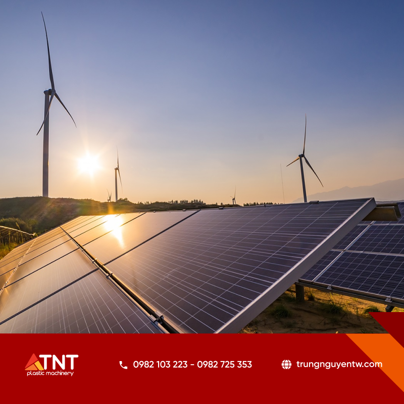 Ứng dụng năng lượng tái tạo trong vận hành nhà máy giảm phát thải CO₂