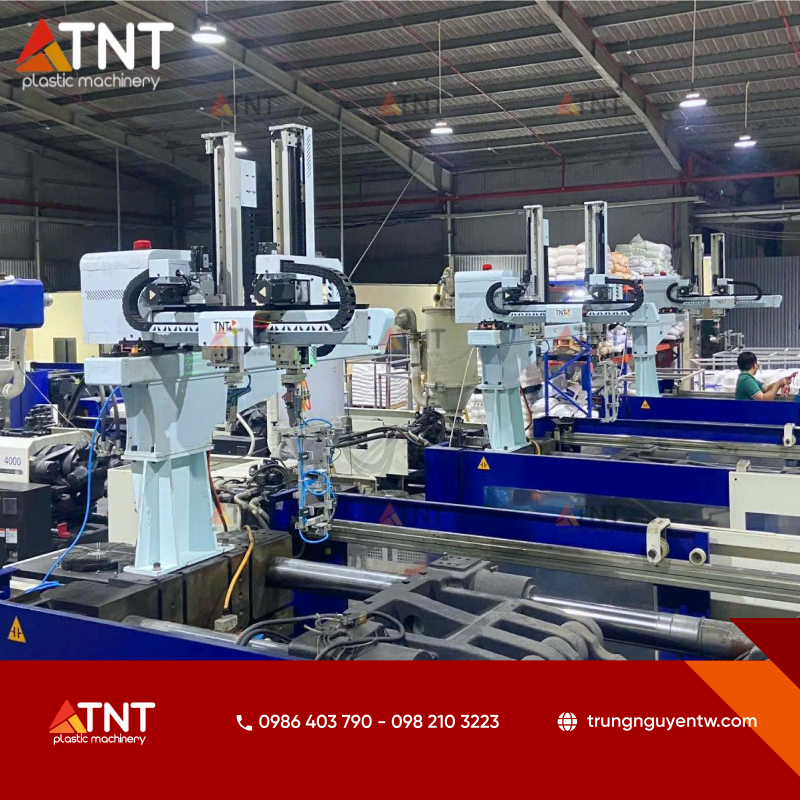 Cánh tay robot là thiết bị tự động được tích hợp vào máy ép nhựa