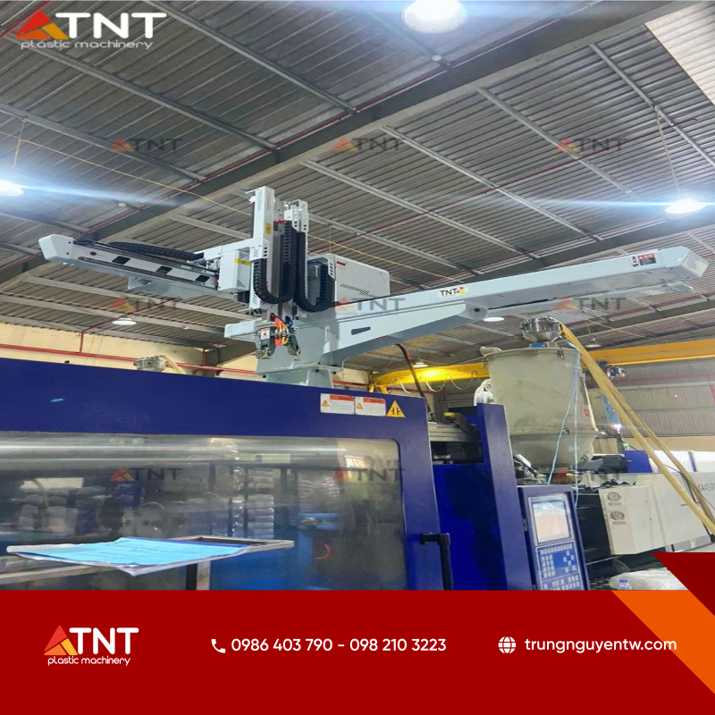 Robot máy ép nhựa là giải pháp tự động hoá hiệu quả