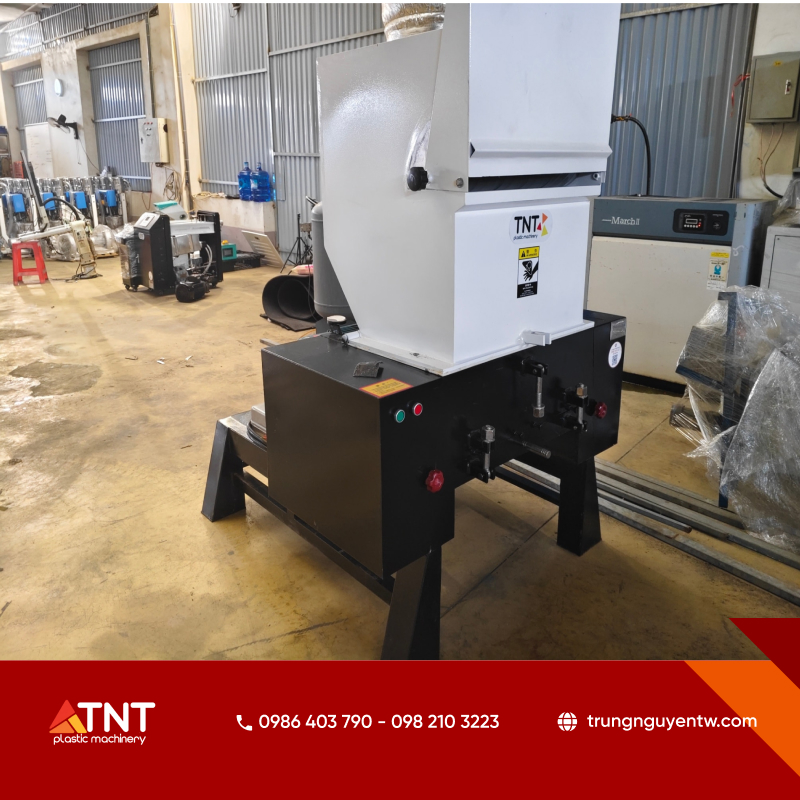 Combo sàng rung – băng tải trung gian – máy băm nghiền