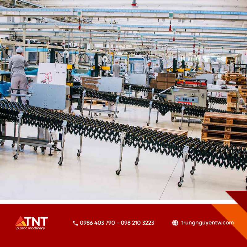 Đầu tư vào quy trình sản xuất hộp nhựa và máy móc tiên tiến giúp tăng năng suất, nâng cao chất lượng.