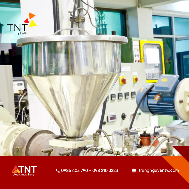 Phễu sấy nhựa và tủ sấy nhựa giúp làm khô vật liệu nhựa trước khi gia công