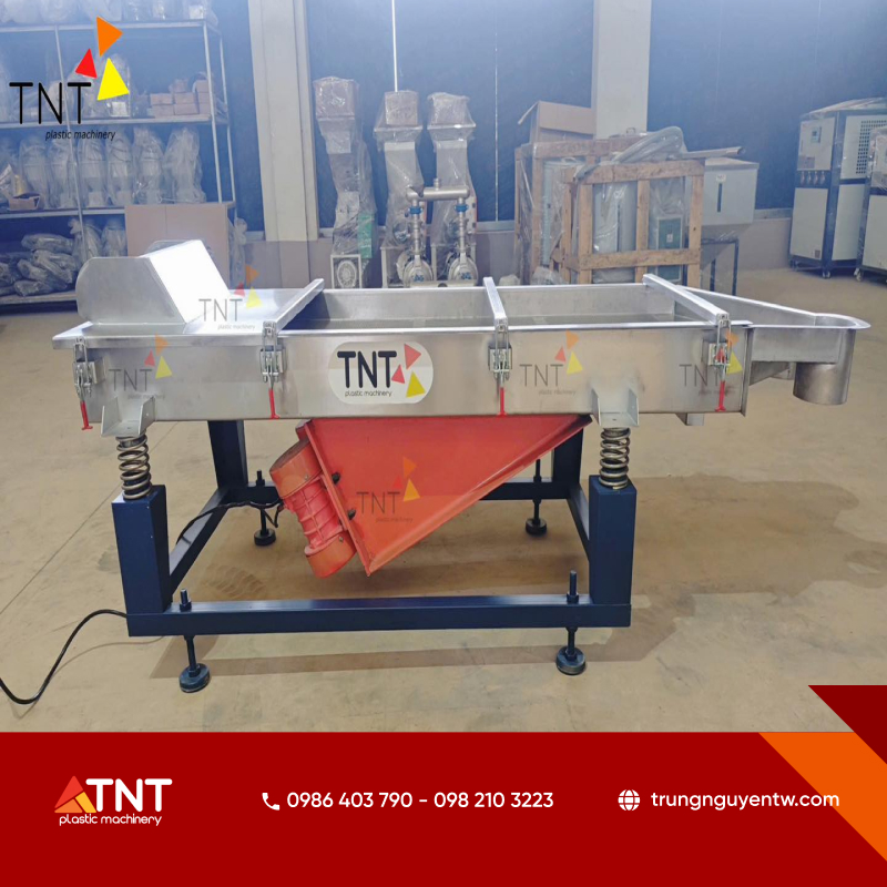 Sàng rung cát phân loại cốt liệu như cát, sỏi theo kích thước hạt