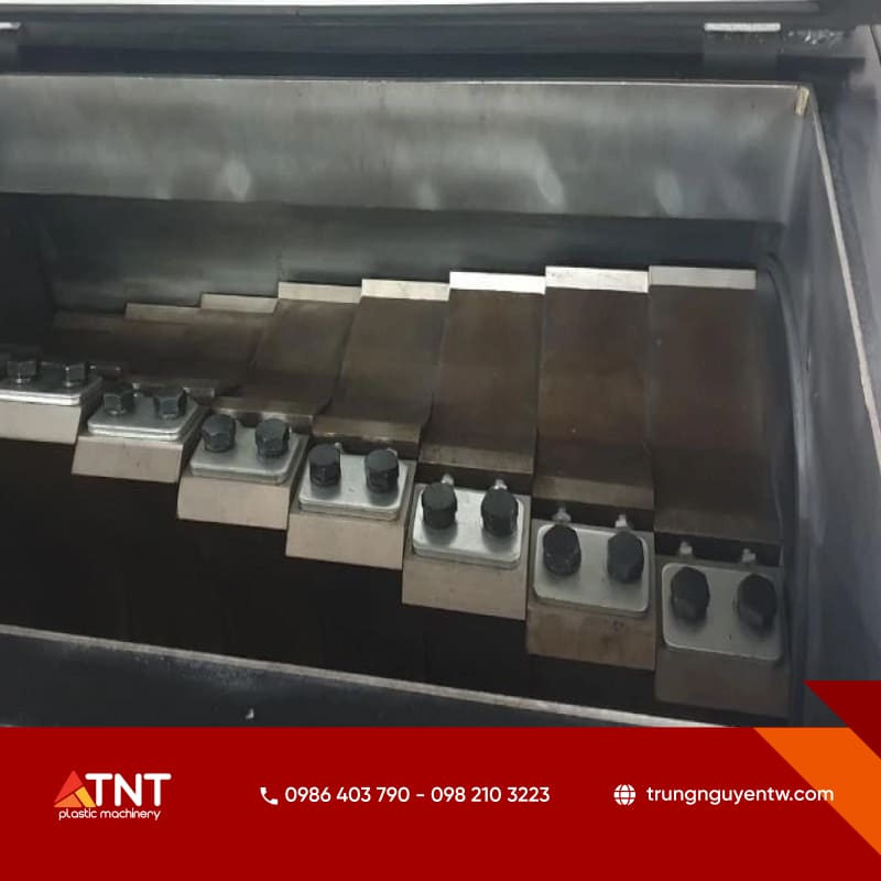 Linh kiện dao băm nhựa chuyên dụng chống mài mòn cho máy nghiền nhựa công nghiệp