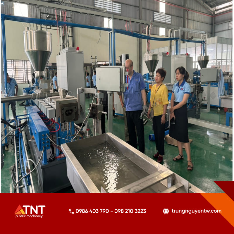 lắp đặt dây chuyền tạo hạt nhựa