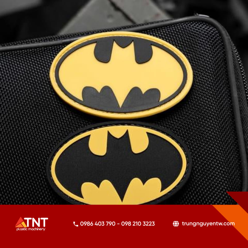 Máy chấm keo PVC sản xuất được nhãn mác nhựa dẻo