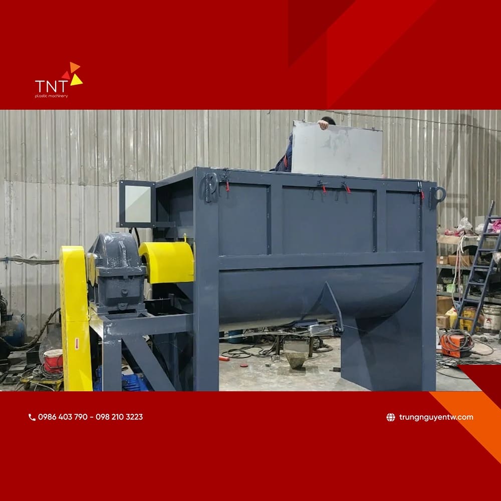 Máy trộn nhựa ngang trong công nghiệp nhựa