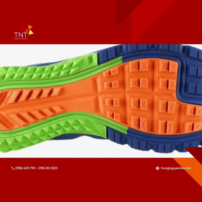 So sánh sản xuất đế giày PVC thủ công và sản xuất bằng máy chấm PVC tự động