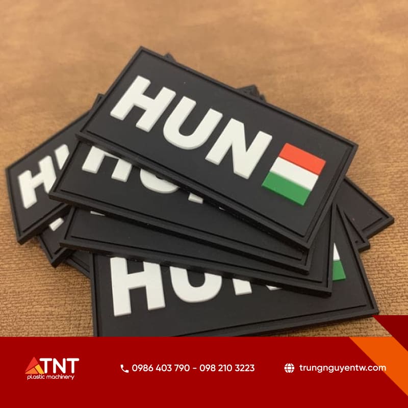 sản xuất nhãn PVC số lượng lớn giá rẻ