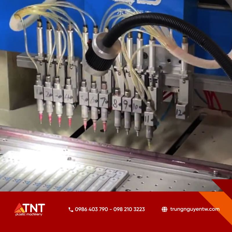 TNT chuyên gia máy nhựa dẻo 
