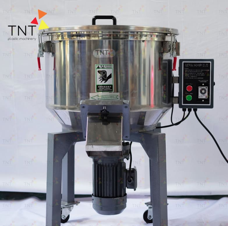 Cận cảnh thân máy trộn inox sáng bóng tích hợp motor của Trung Nguyên TNT