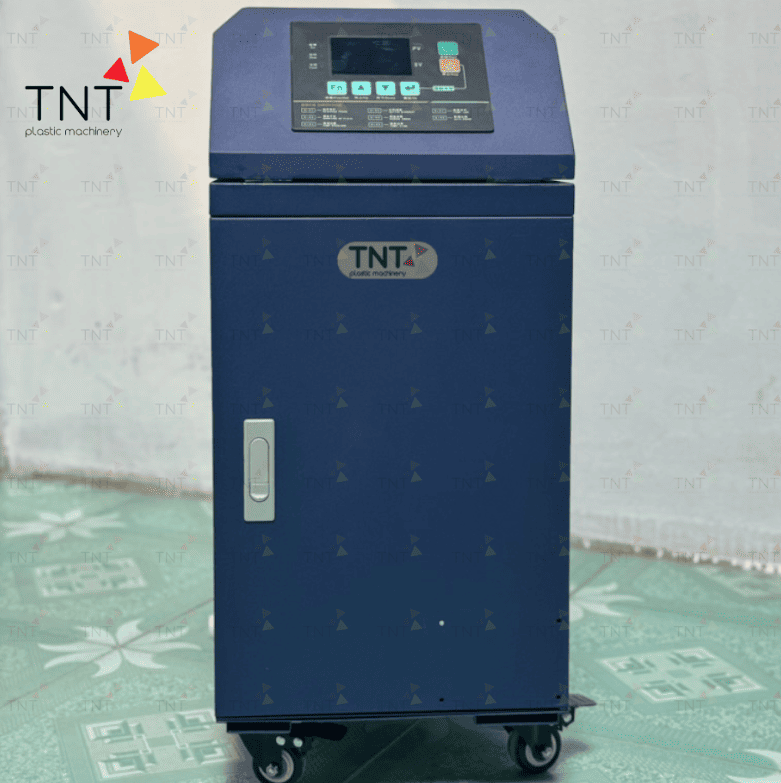 chinh-hang.pngMáy gia nhiệt khuôn TNT Plastic Machinery mặt trước có bảng điều khiển điện tử
